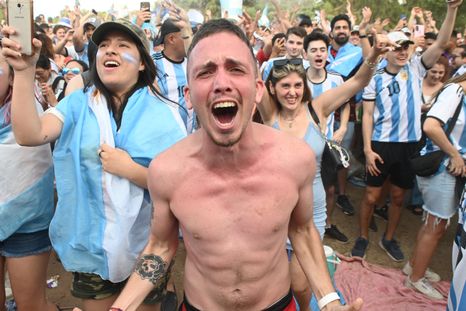 Ver el Mundial en lugares gastronómicos, una costumbre argentina. Ver el Mundial en lugares gastronómicos, una costumbre argentina.