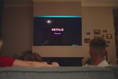 Esta serie de Netflix relata el vínculo entre una artista estadounidense y un cocinero siciliano que se conocen en Italia.