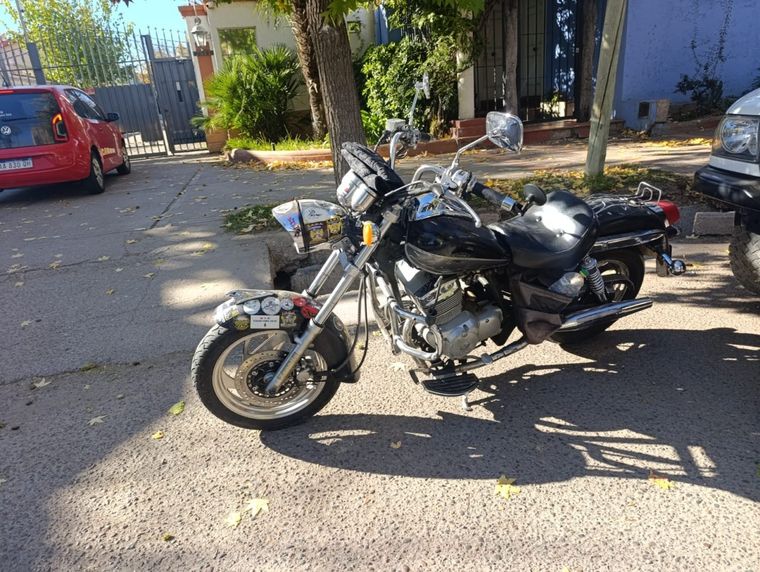 Motocicleta secuestrada en Las Heras durante los operativos. Motocicleta secuestrada en Las Heras durante los operativos.