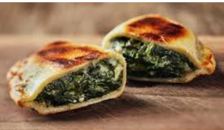 Dale un toque especial a tus comidas con estas empanadas de verdura y salsa blanca