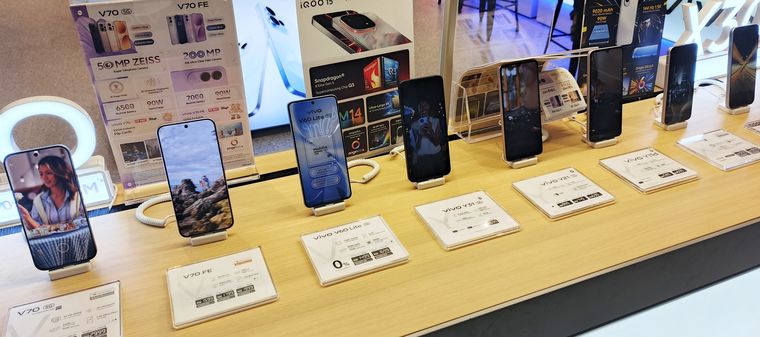 La documentación técnica aprobada en Indonesia convalida los sistemas de radiofrecuencia celular del Vivo X500 Pro Max. La documentación técnica aprobada en Indonesia convalida los sistemas de radiofrecuencia celular del Vivo X500 Pro Max.