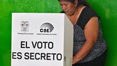 Los ecuatorianos rechazaron en las urnas las propuestas del presidente Noboa. Los ecuatorianos rechazaron en las urnas las propuestas del presidente Noboa.