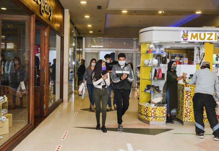 En varias provincias ya volvió la actividad de shoppings.