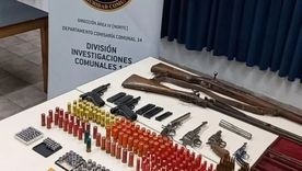 Entre lo encontrado en el arsenal, los policías incautaron una escopeta, pistolas, revólveres y municiones en la casa de Palermo Entre lo encontrado en el arsenal, los policías incautaron una escopeta, pistolas, revólveres y municiones en la casa de Palermo
