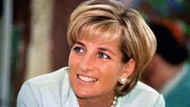 Lady Di lo tenía todo e impuso tendencia en distintas ocasiones y a cada paso. Foto: El País - https://imagenes.elpais.com/resizer/Y21vb5yPdkUOxXLFa7kaxp4EkOM=/1960x0/arc-anglerfish-eu-central-1-prod-prisa.s3.amazonaws.com/public/6Z3EN7UXCZ4UBQJHDUUJNBY2XU.jpg