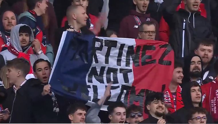 La bandera de los hinchas de Lille en contra del Dibu.