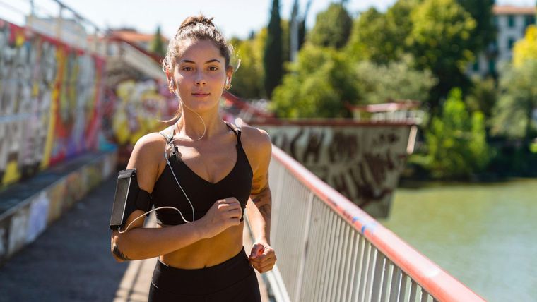 La buena alimentación y el ejercicio físico ayudan a mejorar la salud de nuestros pulmones. La buena alimentación y el ejercicio físico ayudan a mejorar la salud de nuestros pulmones.