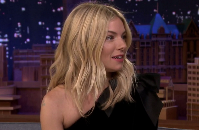 Sienna Miller nos ha entregado impecables actuaciones a lo largo de su carrera.