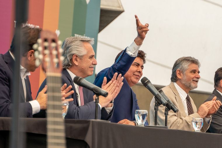 Fernando Espinoza junto a Alberto Fernández y Daniel Filmus Foto: Twitter Fernando Espinoza