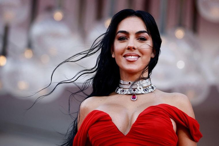 Georgina Rodríguez se muestra más radiante que nunca con este conjunto deportivo. Foto: Reuters.