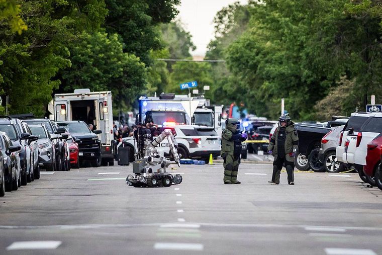 Escuadrones antibombas preparon la zona de operaciones tras el ataque.
