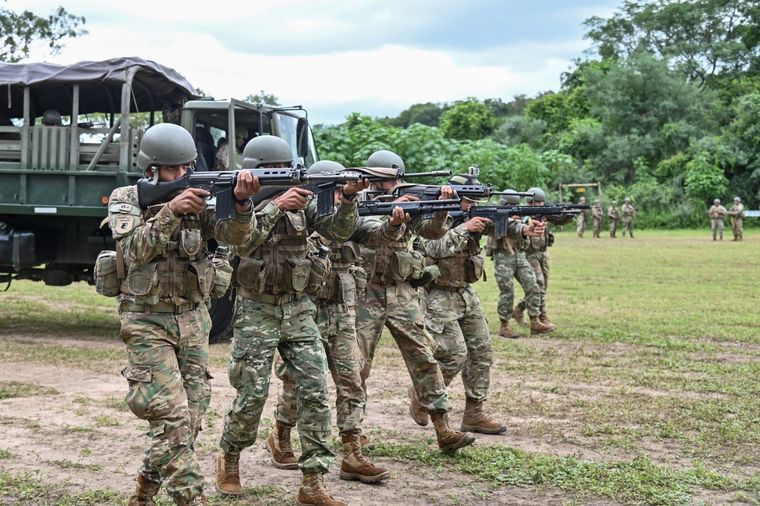 Fuerte operativo para controlar la frontera nacional Foto: Defensa
