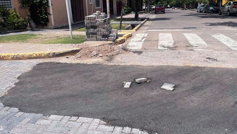 El estado de varias calles adoquinadas expone fallas estructurales y falta de mantenimiento sostenido. El estado de varias calles adoquinadas expone fallas estructurales y falta de mantenimiento sostenido.