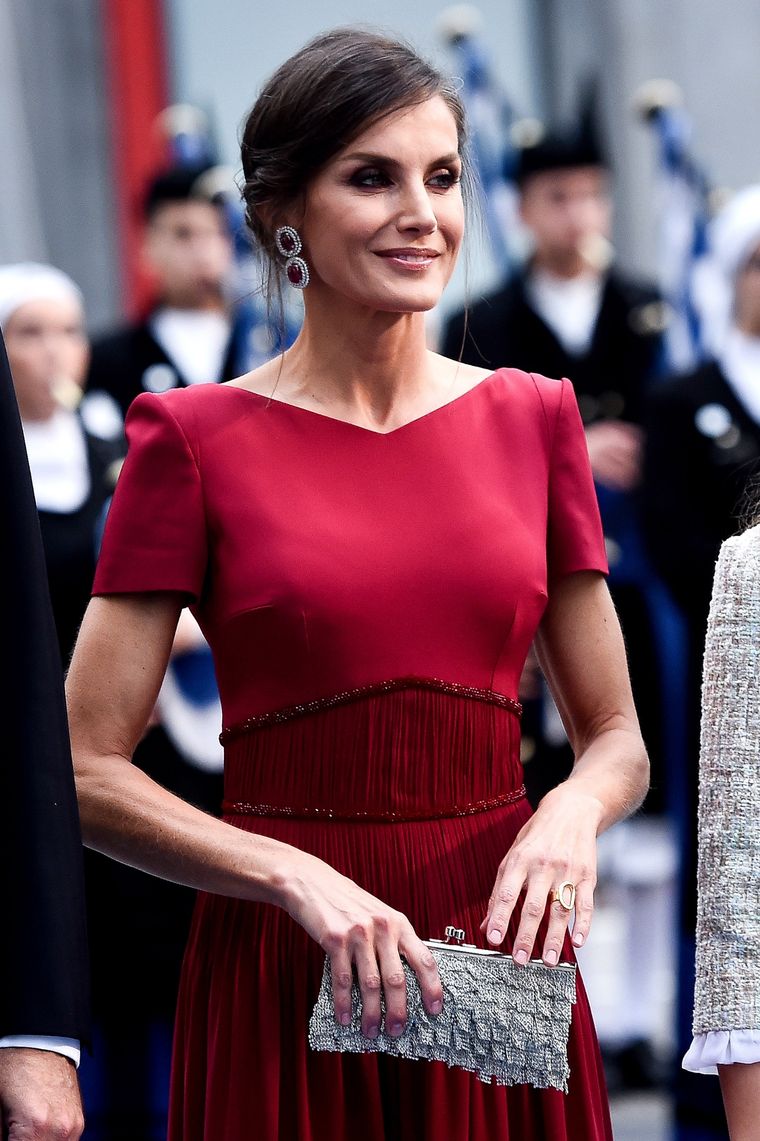 Letizia Ortíz se presenta como una fanática del rojo y nos lo muestra en tres looks Foto: Vogue