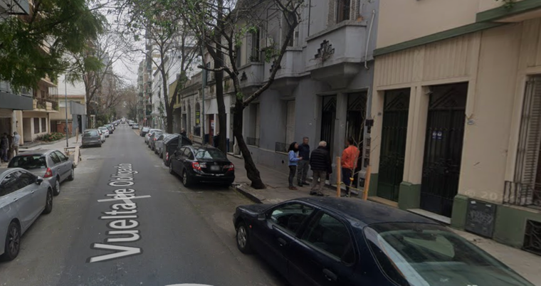 Al llegar, la hermana descubrió la reja cerrada, pero la puerta de la casa entreabierta.
