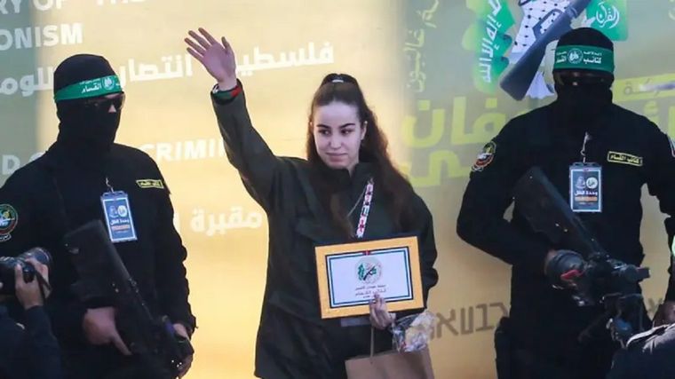 La soldado israelí Agam Berger formaba parte de una unidad militar exclusivamente femenina cuando fue secuestrada durante los atentados del 7 de octubre. Foto: Getty Images