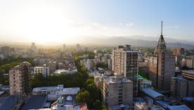 Mientras las grandes ciudades del mundo comprenden que su historia no es sólo un activo estratégico, sino también un deber moral, en Mendoza el patrimonio cultural parece relegado al abandono y al olvido. Mientras las grandes ciudades del mundo comprenden que su historia no es sólo un activo estratégico, sino también un deber moral, en Mendoza el patrimonio cultural parece relegado al abandono y al olvido.