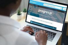 Tras el fallo, la Justicia reclama que se ordene al Gobierno nacional actualizar los montos de las becas Progresar establecidas en la Ley 27.726 y se garanticen condiciones adecuadas de inscripción, difusión y acompañamiento para los y las beneficiarias. Tras el fallo, la Justicia reclama que se ordene al Gobierno nacional actualizar los montos de las becas Progresar establecidas en la Ley 27.726 y se garanticen condiciones adecuadas de inscripción, difusión y acompañamiento para los y las beneficiarias.