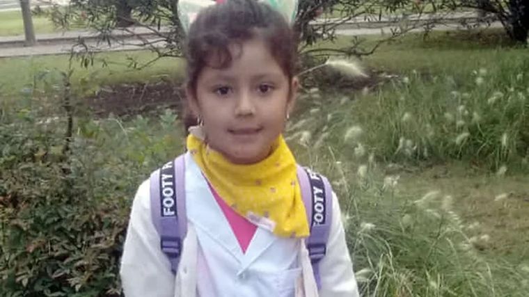 La pequeña llegó al hospital con un cuadro febril y un raspón en la rodilla