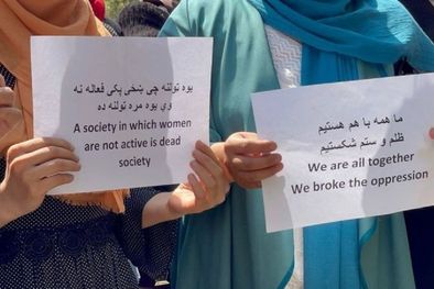 MDZol | Algunas afganas protestaron en Kabul contra las restricciones que se les han impuesto. Foto: AFP Foto: AFP