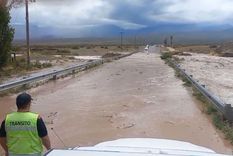 El rio tapó la ruta 149 en Uspallata. El rio tapó la ruta 149 en Uspallata.