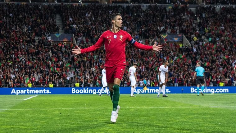 ¿Llega? Cristiano está en duda para el partido de hoy. Foto: Twitter @selecaoportugal