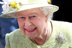 ¿que se le regala a la reina?