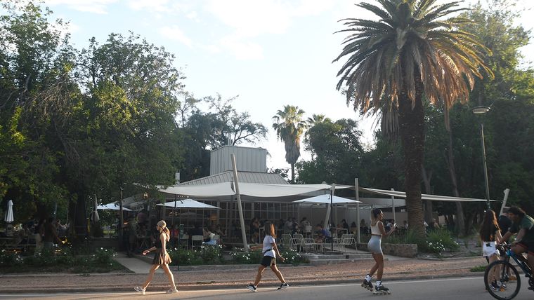 El Parque General San Martín ha crecido en el aspecto económico con distintas iniciativas gastronómicas. El Parque General San Martín ha crecido en el aspecto económico con distintas iniciativas gastronómicas.