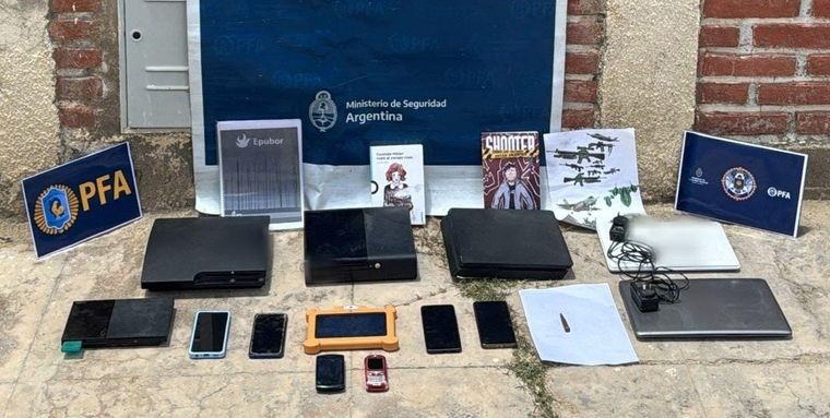 Los objetos que se encontraron en los domicilios allanados. Los objetos que se encontraron en los domicilios allanados.