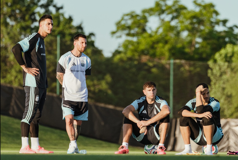 La Selección Argentina se entrenó a puertas abiertas y MDZ dijo presente.
