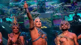 Los espectadores del show quedaron consternados en el instante en el que el coreógrafo cayó al piso. Los espectadores del show quedaron consternados en el instante en el que el coreógrafo cayó al piso.