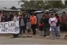 La familia se encontraba velando al menor fallecido. Foto: Captura de video