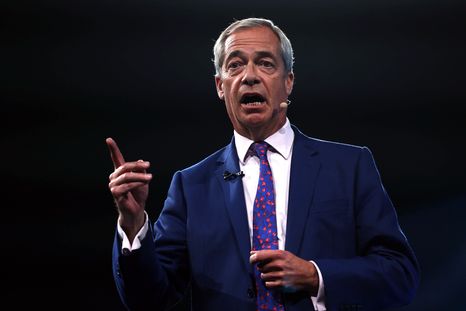 Nigel Farage, líder de Reform UK, capitaliza el descontento interno de los conservadores y se consolida en las encuestas británicas.