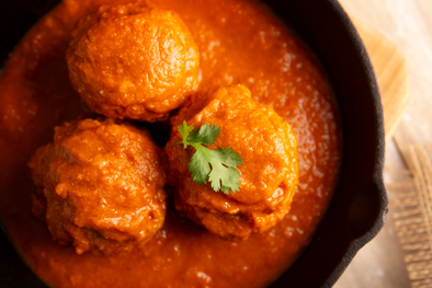 MDZol | Las albóndigas llegaron a México con la influencia española, pero la versión en chipotle es una adaptación local que incorpora sabores ahumados y picantes típicos de la cocina mexicana.