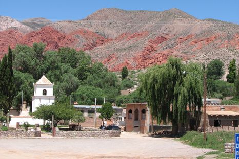 Uquía es un pueblo jujeño conocido por su iglesia colonial y sus pinturas de ángeles arcabuceros.