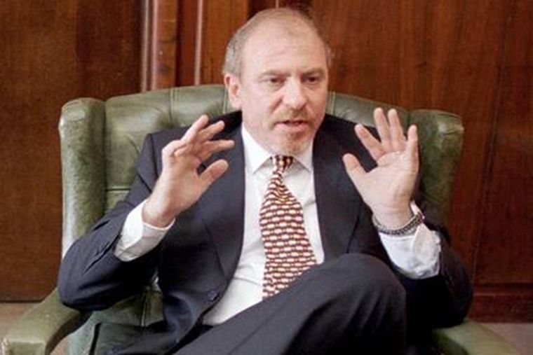 Armando Guibert renunció a través de una carta