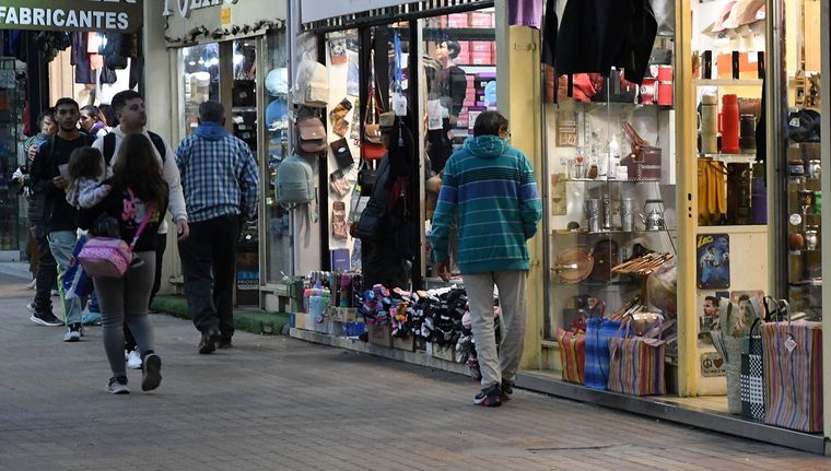 El comercio minorista tuvo en agosto una caída de 2,6% interanual en las ventas. 