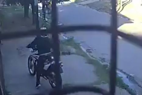 Los motochorros perpetraron un tiroteo y robo contra un joven para robarle su moto en el partido de Esteban Echeverría. Los motochorros perpetraron un tiroteo y robo contra un joven para robarle su moto en el partido de Esteban Echeverría.