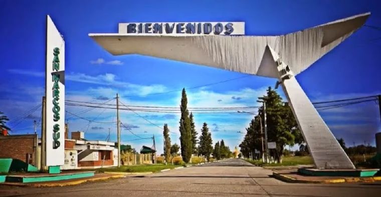 El policía retirado recibió una golpiza al intentar retirar a un joven ebrio del baño de la terminal de San Marcos Sud, en Córdoba.