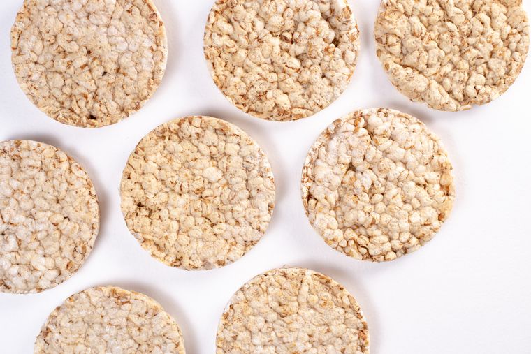La receta de galletas de arroz integral y agua es ideal para quienes buscan un snack 100% natural y sin azúcares añadidos. La receta de galletas de arroz integral y agua es ideal para quienes buscan un snack 100% natural y sin azúcares añadidos.