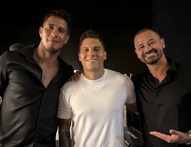 Juanfer Quintero junto a Jonatan Maidana y Rodrigo Mora. Juanfer Quintero junto a Jonatan Maidana y Rodrigo Mora.