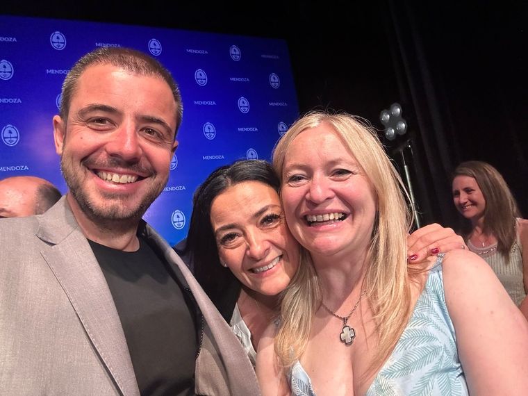 Andrés Vavrik junto a la vicegobernadora Hebe Casado y la dirigente Carina Ganam