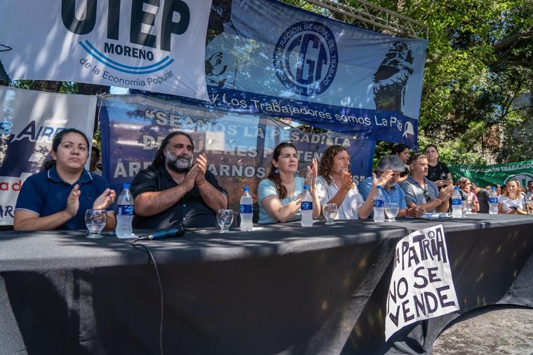 Según el informe de la consultora, los sindicatos enfrentan una demanda social de renovación y transparencia.