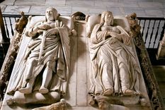 La tumba de los reyes católicos, en la Capilla Real de la Catedral de Granada, es una de las más visitadas de España.