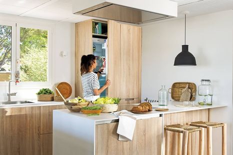 Tendencias 2020 para convertir tu cocina pequeña en un ambiente moderno y cálido ¡Ya no querrás salir de ella!
