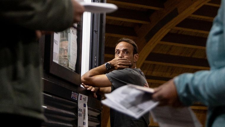 Para cruzar a Chile en auto ajeno hay que presentar documentación específica. Foto: EFE