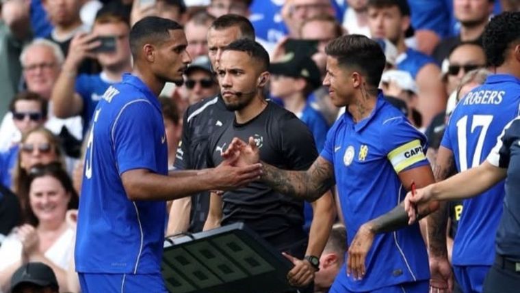 Enzo Fernández y un recibimiento bastante particular en su regreso a las canchas con el Chelsea.