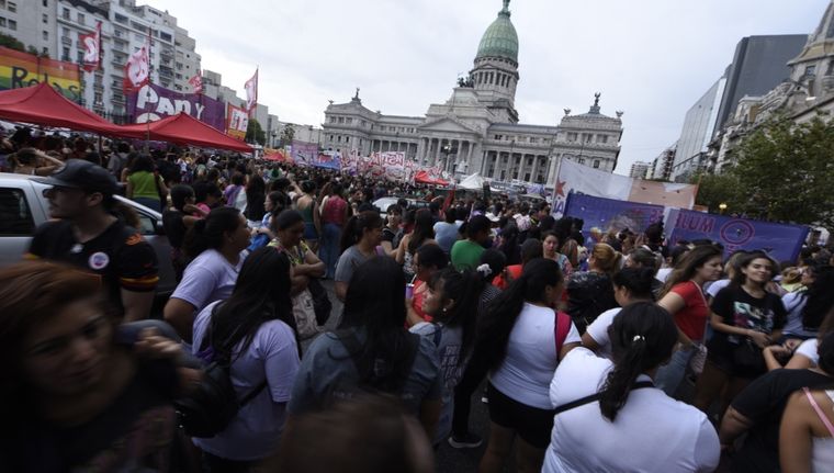 Jubilados y trabajadores del Hospital Garrahan se mantienen en pie de lucha contra el Gobierno.
