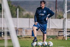 Mientras prepara el equipo para el debut, Alfredo Berti tomó una fuerte decisión con su cuerpo técnico.