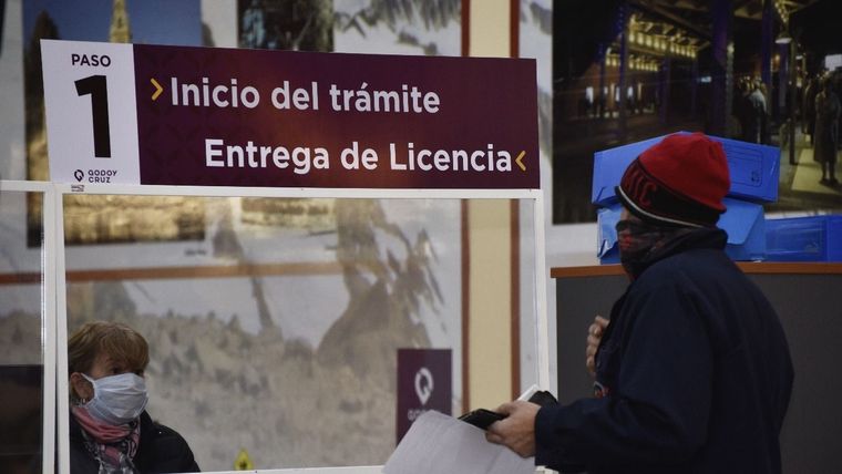El hombre estaba realizando el trámite para obtener la licencia de conducir